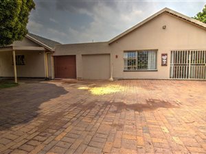 3 Bedroom House in Aston Manor