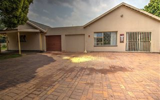 3 Bedroom House in Aston Manor