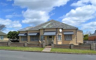5 Bedroom House in Rosemount