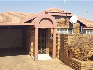 3 Bed Townhouse in Vanderbijlpark SE3