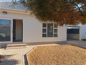3 Bed House in Strand South