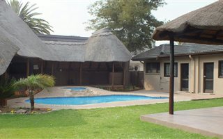9 Bedroom House in Jim Fouche Park