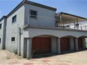 10 Bed House in Country View