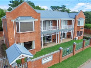 2 Bed Apartment in West Hill