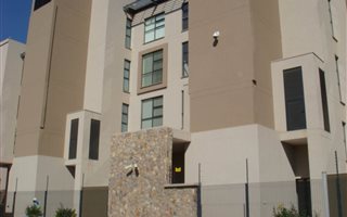 3 Bedroom Apartment in Houghton Estate