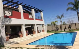 2 Bedroom Apartment in Sunninghill
