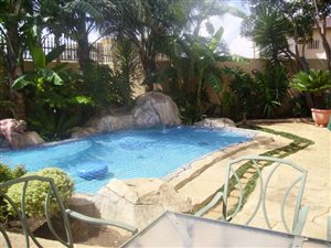 4 Bedroom Townhouse in Aston Manor