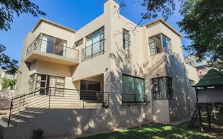 3 Bedroom House in Featherbrooke Estate