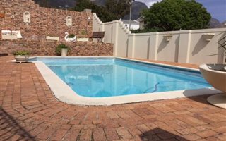 3 Bedroom House in Camps Bay