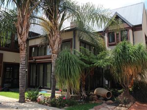 6 Bed House in Willow Acres