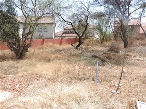 520 m² Land available in Bronberg