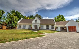 3 Bedroom House in Glen Marais