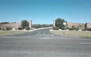 725 m² Land available in Klipfonteyn