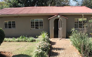 2 Bedroom Garden Cottage in Linbro Park