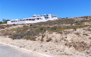 978 m² Land available in Da Gama Bay