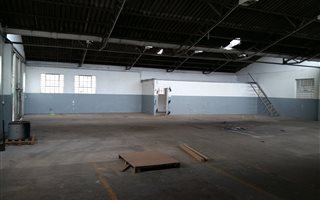 400 m² Industrial space in Deal Party