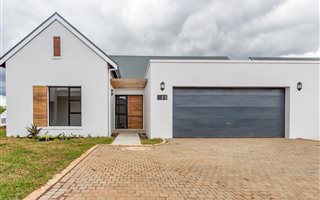 3 Bedroom House in Emberton Estate