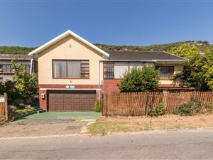 3 Bed House in Glencairn