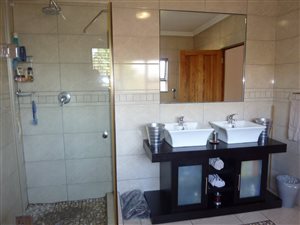 3 Bed House in Lynnwood Manor