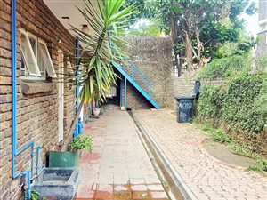 3 Bed Apartment in Sunnyside