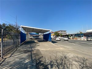 300 m² Retail Space in Wendywood