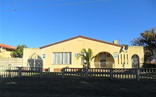 3 Bedroom House in Hillside