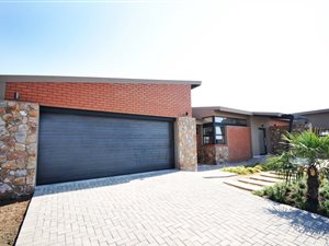 3 Bed House in Van Der Hoff Park