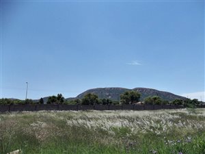 1103 m² Land available in Melodie