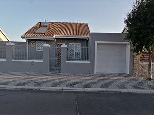2 Bed House in Pelikan Park