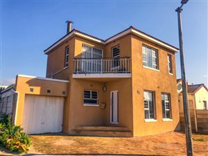 5 Bed House in Strandfontein