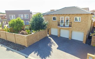 4 Bedroom Cluster in Greenstone Hill