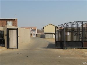 2 Bed Townhouse in Vanderbijlpark CW5