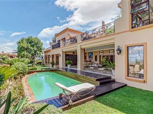 5 Bedroom House in Blue Valley Golf Estate