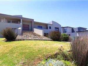 4 Bed House in Oubaai and surrounds