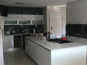 5 Bed House in Mt Edgecombe