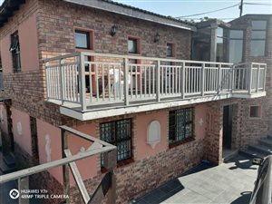 6 Bed House in Newlands East