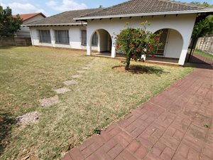 4 Bed House in Dorandia