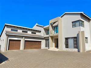 4 Bed House in Louwlardia
