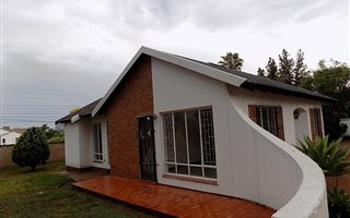 3 Bedroom House in Bromhof