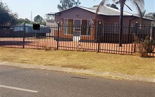 3 Bedroom House in Claremont
