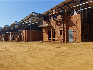 350 m² Industrial space in Ormonde