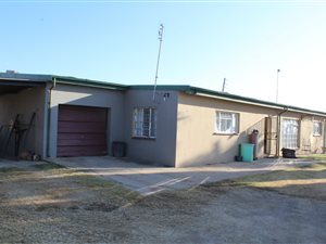 6.1 ha Farm with House in Mooibank