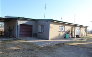 6.1 ha Farm with House in Mooibank