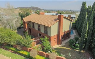 4 Bedroom House in Olympus Country Estate