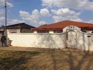 2 Bed House in Bezuidenhout Valley
