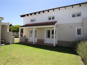 2 Bed Apartment in Keurboomstrand