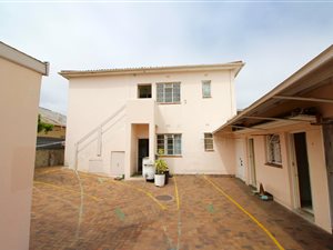 16 Bed House in Parow