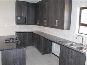3 Bed Apartment in Helderkruin