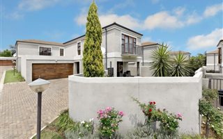 2 Bedroom Cluster in Sunninghill