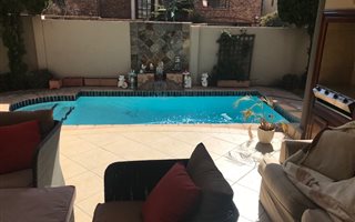 4 Bedroom Cluster in Marais Steyn Park